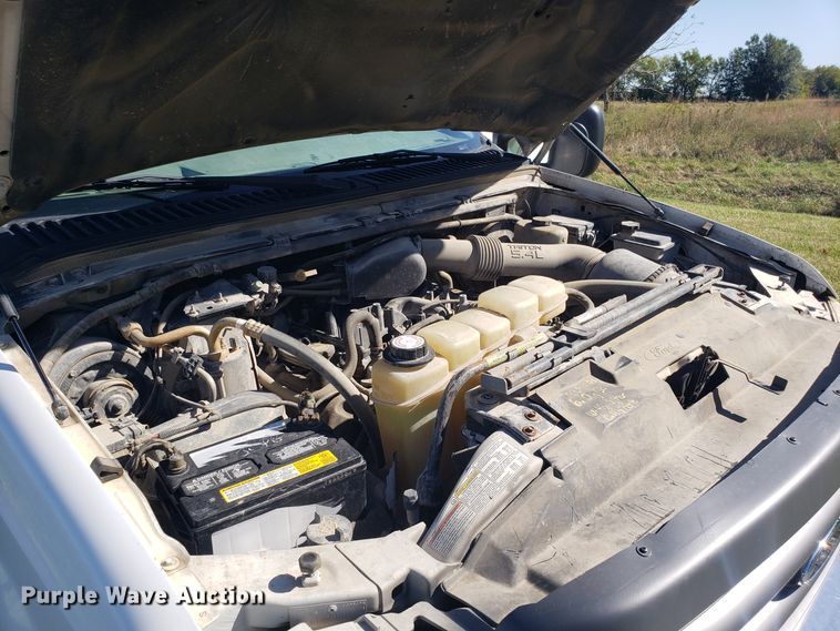 image for item DG8766 2001 Ford F350 Super Duty flatbed pickup truck