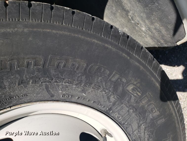 image for item DG8766 2001 Ford F350 Super Duty flatbed pickup truck