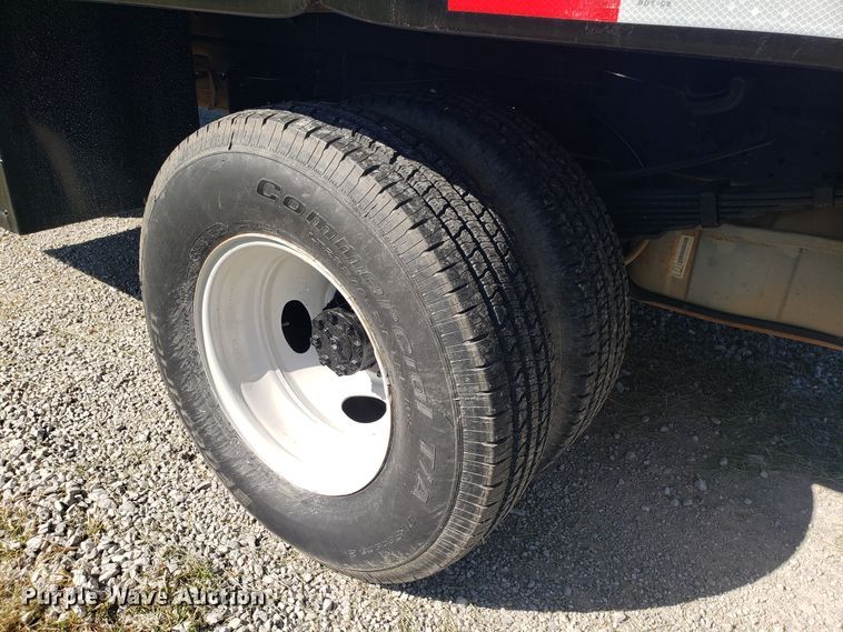 image for item DG8766 2001 Ford F350 Super Duty flatbed pickup truck