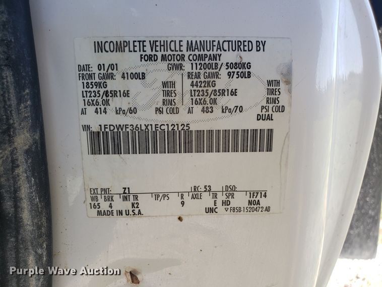 image for item DG8766 2001 Ford F350 Super Duty flatbed pickup truck