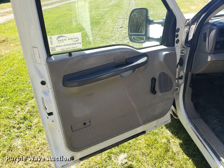 image for item DG8766 2001 Ford F350 Super Duty flatbed pickup truck