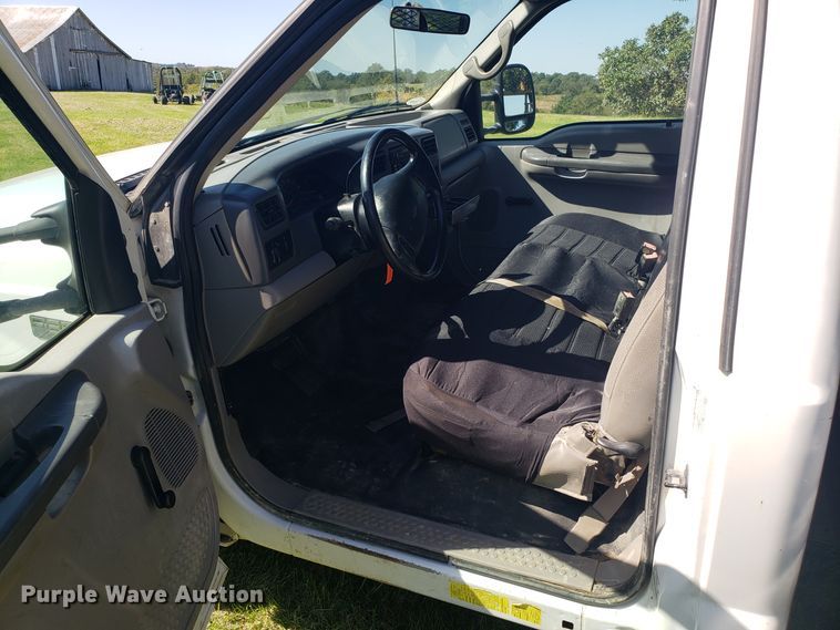 image for item DG8766 2001 Ford F350 Super Duty flatbed pickup truck