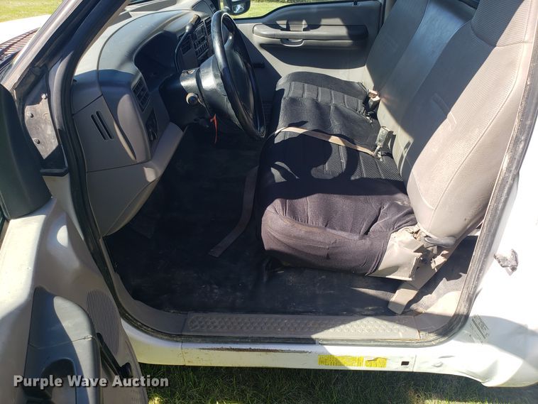 image for item DG8766 2001 Ford F350 Super Duty flatbed pickup truck