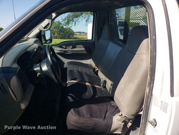 image for item DG8766 2001 Ford F350 Super Duty flatbed pickup truck