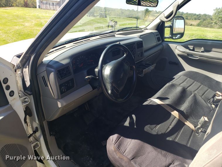 image for item DG8766 2001 Ford F350 Super Duty flatbed pickup truck