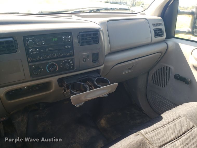 image for item DG8766 2001 Ford F350 Super Duty flatbed pickup truck