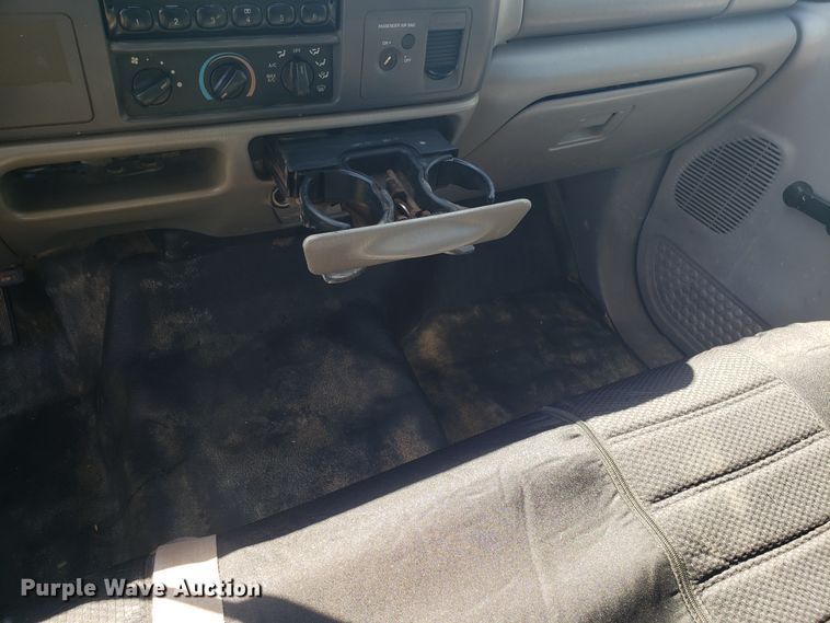 image for item DG8766 2001 Ford F350 Super Duty flatbed pickup truck