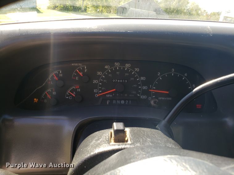 image for item DG8766 2001 Ford F350 Super Duty flatbed pickup truck