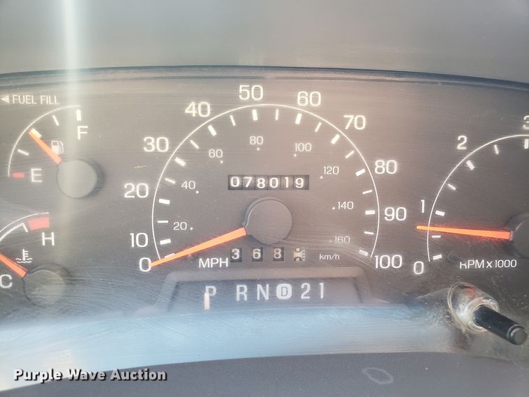 image for item DG8766 2001 Ford F350 Super Duty flatbed pickup truck