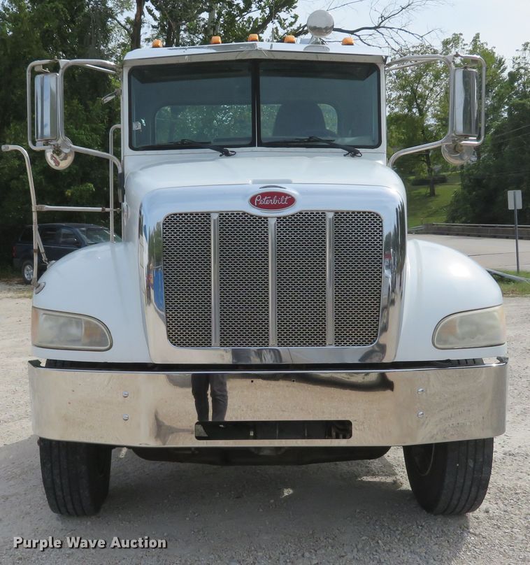 image for item DH1593 2006 Peterbilt 335 truck cab and chassis