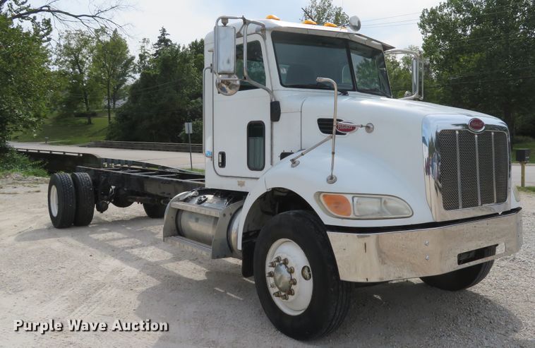 image for item DH1593 2006 Peterbilt 335 truck cab and chassis