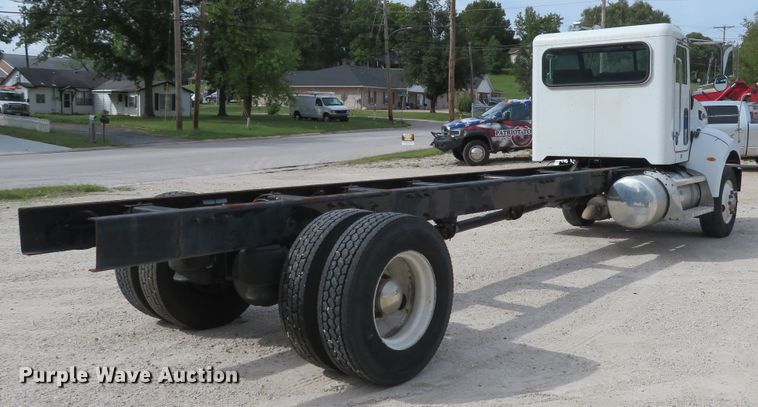 image for item DH1593 2006 Peterbilt 335 truck cab and chassis