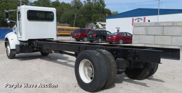 image for item DH1593 2006 Peterbilt 335 truck cab and chassis