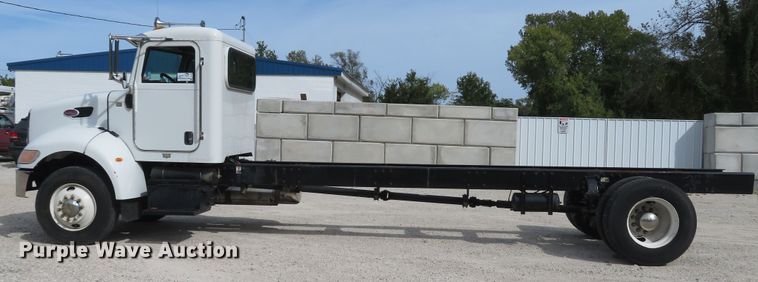 image for item DH1593 2006 Peterbilt 335 truck cab and chassis