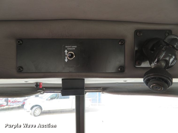 image for item DH1593 2006 Peterbilt 335 truck cab and chassis