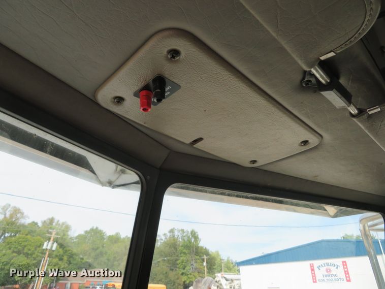 image for item DH1593 2006 Peterbilt 335 truck cab and chassis