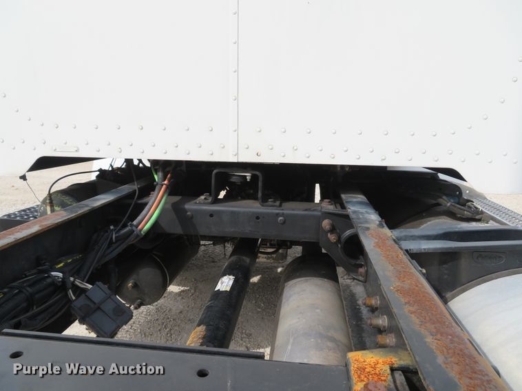 image for item DH1593 2006 Peterbilt 335 truck cab and chassis