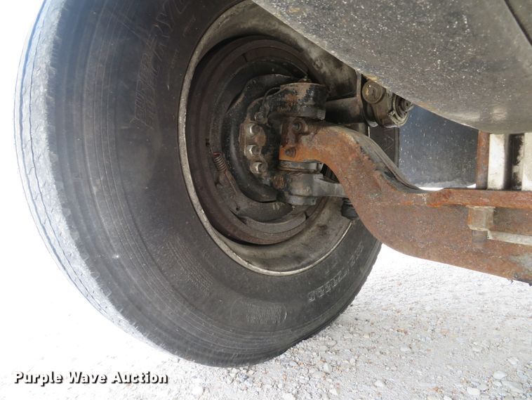 image for item DH1593 2006 Peterbilt 335 truck cab and chassis