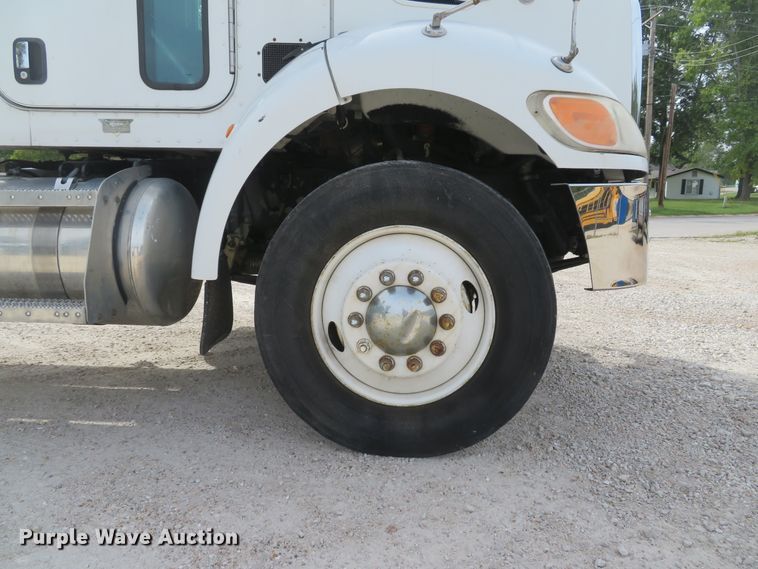 image for item DH1593 2006 Peterbilt 335 truck cab and chassis