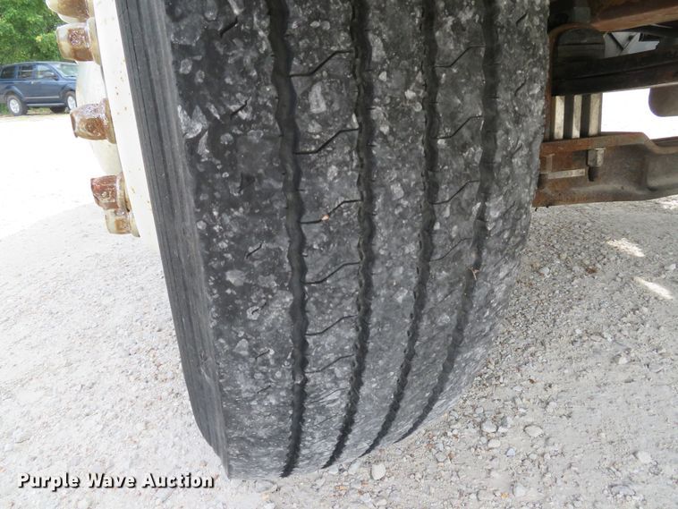 image for item DH1593 2006 Peterbilt 335 truck cab and chassis