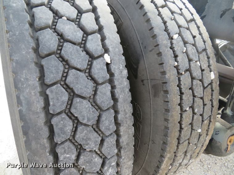 image for item DH1593 2006 Peterbilt 335 truck cab and chassis