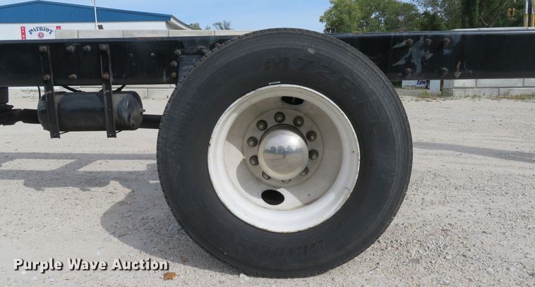 image for item DH1593 2006 Peterbilt 335 truck cab and chassis