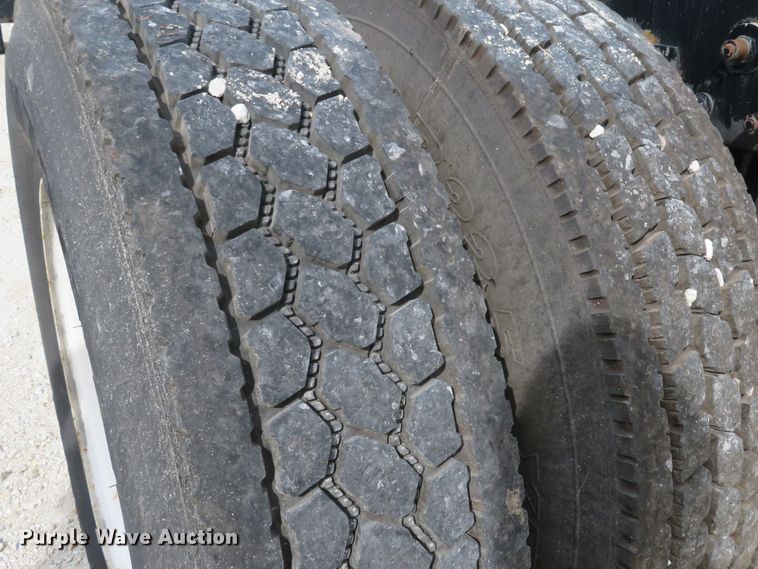 image for item DH1593 2006 Peterbilt 335 truck cab and chassis