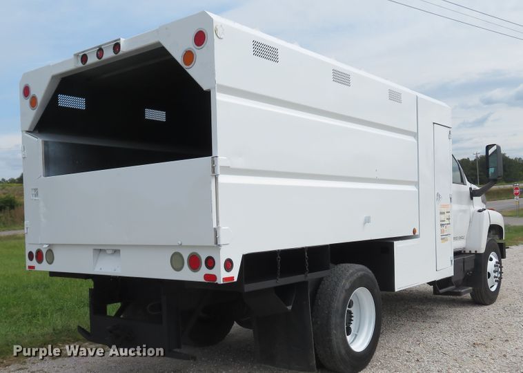 image for item DH1596 2005 GMC C6500 chipper truck