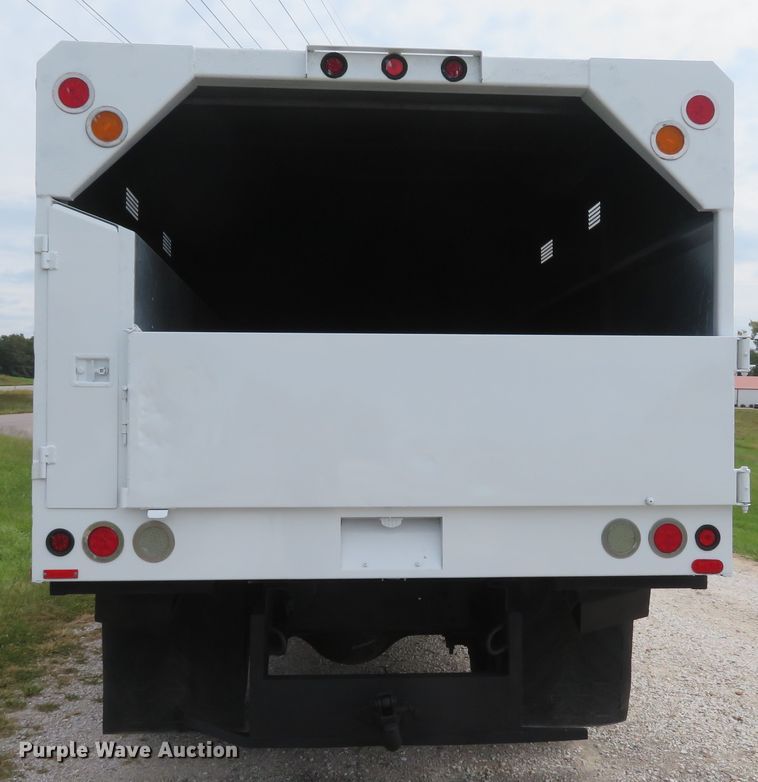 image for item DH1596 2005 GMC C6500 chipper truck