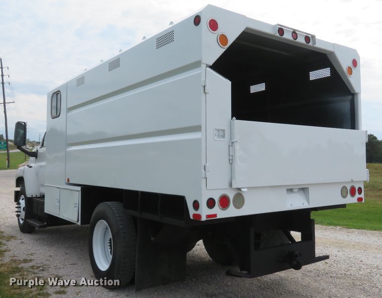 image for item DH1596 2005 GMC C6500 chipper truck