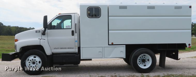 image for item DH1596 2005 GMC C6500 chipper truck