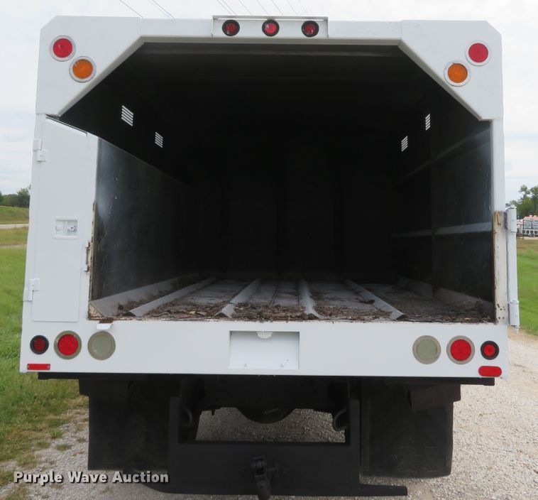 image for item DH1596 2005 GMC C6500 chipper truck