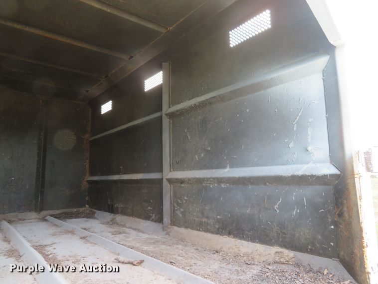 image for item DH1596 2005 GMC C6500 chipper truck