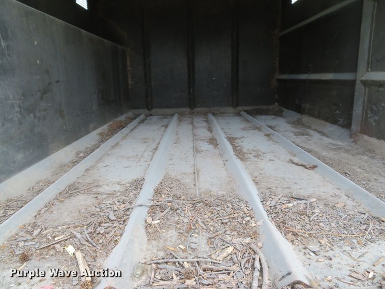 image for item DH1596 2005 GMC C6500 chipper truck