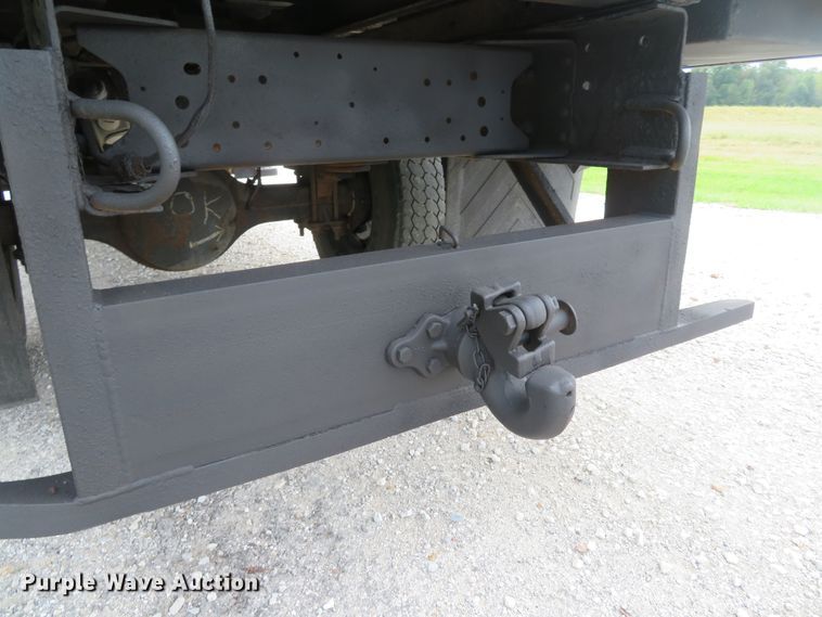 image for item DH1596 2005 GMC C6500 chipper truck