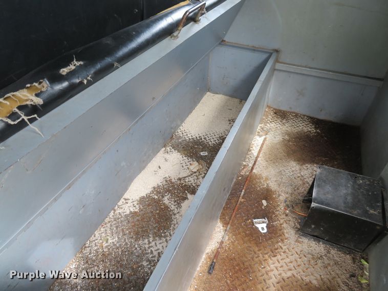 image for item DH1596 2005 GMC C6500 chipper truck