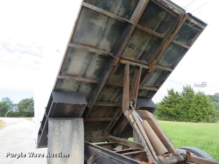 image for item DH1596 2005 GMC C6500 chipper truck