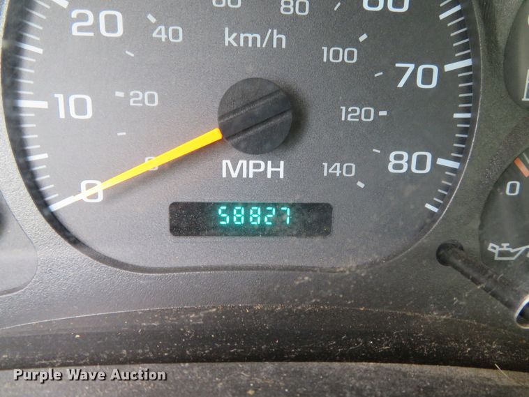 image for item DH1596 2005 GMC C6500 chipper truck