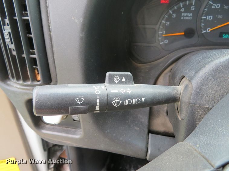 image for item DH1596 2005 GMC C6500 chipper truck