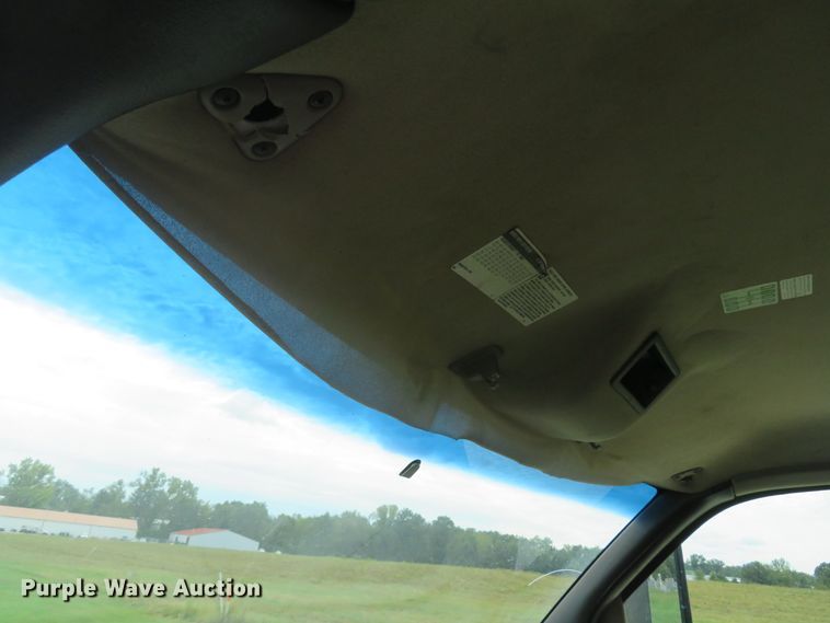 image for item DH1596 2005 GMC C6500 chipper truck