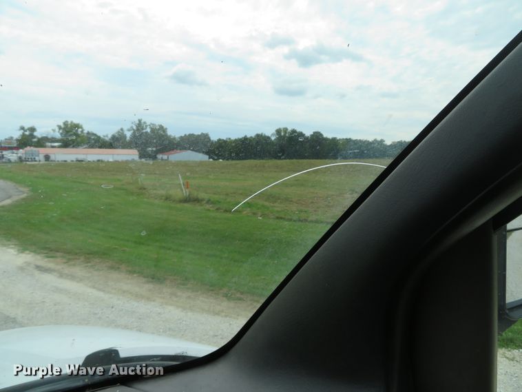 image for item DH1596 2005 GMC C6500 chipper truck