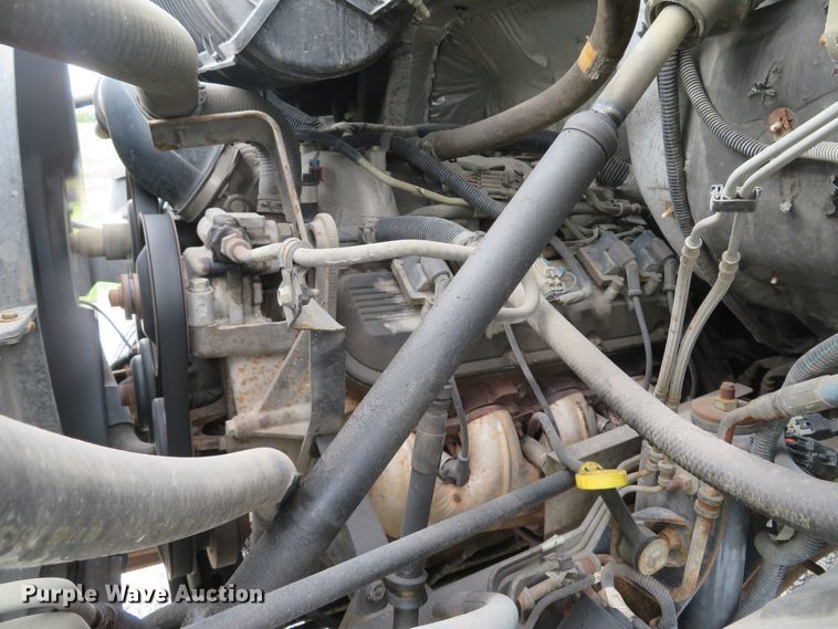 image for item DH1596 2005 GMC C6500 chipper truck