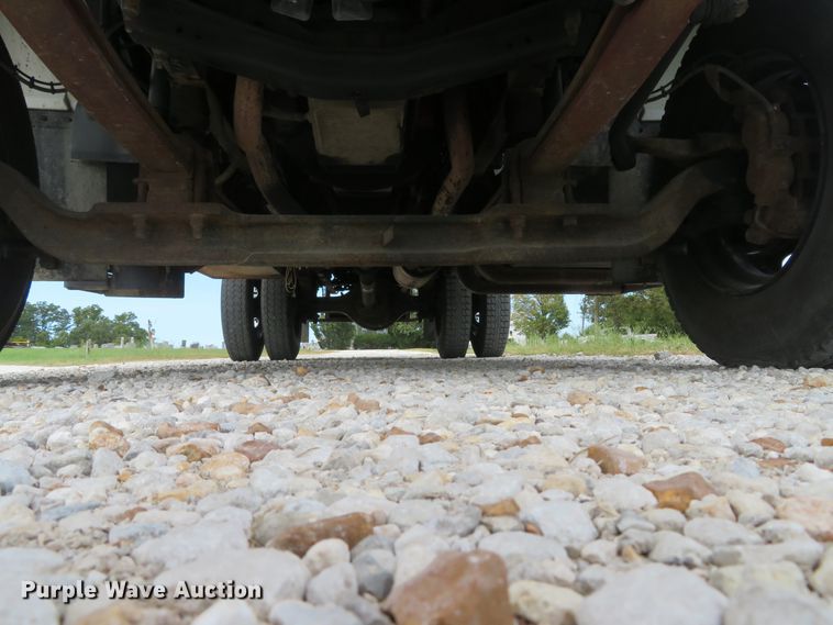 image for item DH1596 2005 GMC C6500 chipper truck