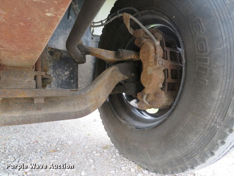 image for item DH1596 2005 GMC C6500 chipper truck