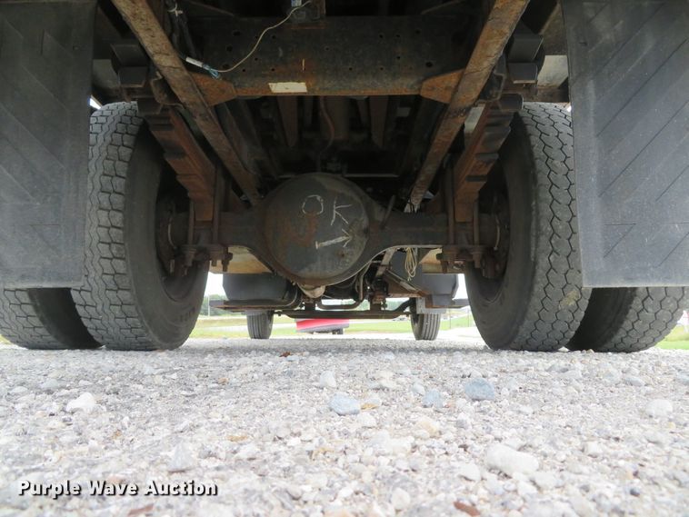 image for item DH1596 2005 GMC C6500 chipper truck