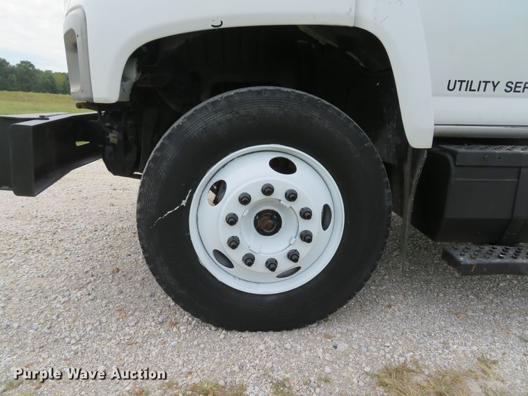 image for item DH1596 2005 GMC C6500 chipper truck