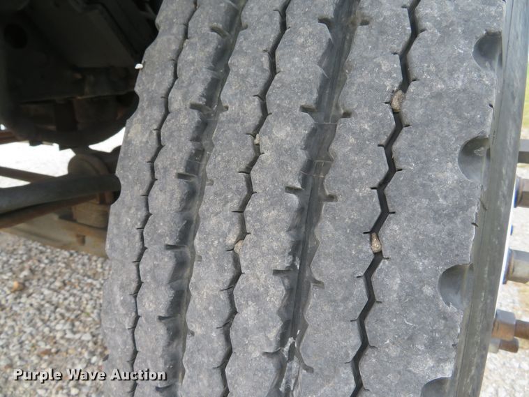 image for item DH1596 2005 GMC C6500 chipper truck