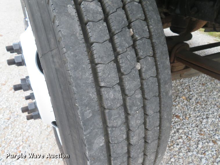 image for item DH1596 2005 GMC C6500 chipper truck