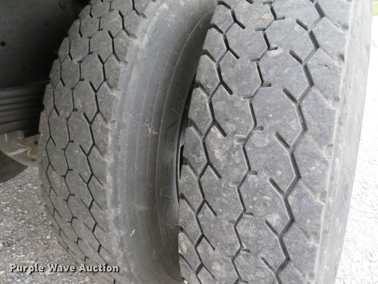 image for item DH1596 2005 GMC C6500 chipper truck