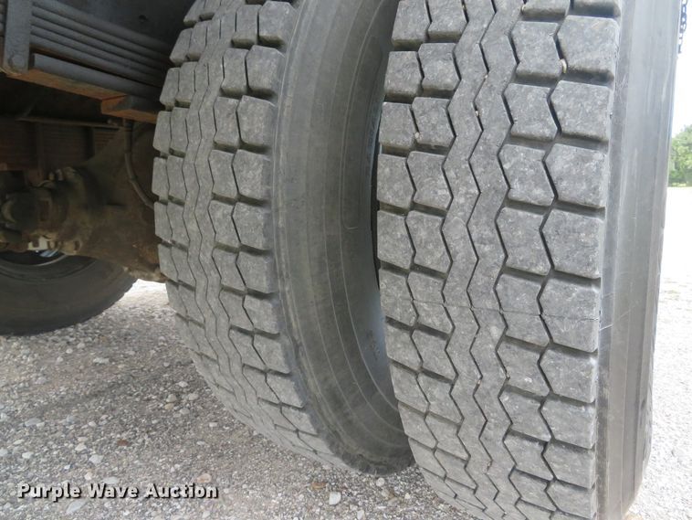 image for item DH1596 2005 GMC C6500 chipper truck